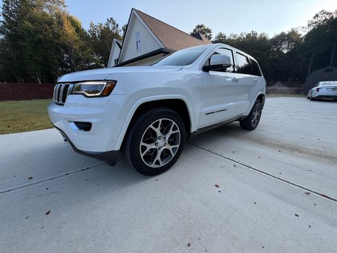 Used 2018 Jeep Grand Cherokee Limited RWD image 8