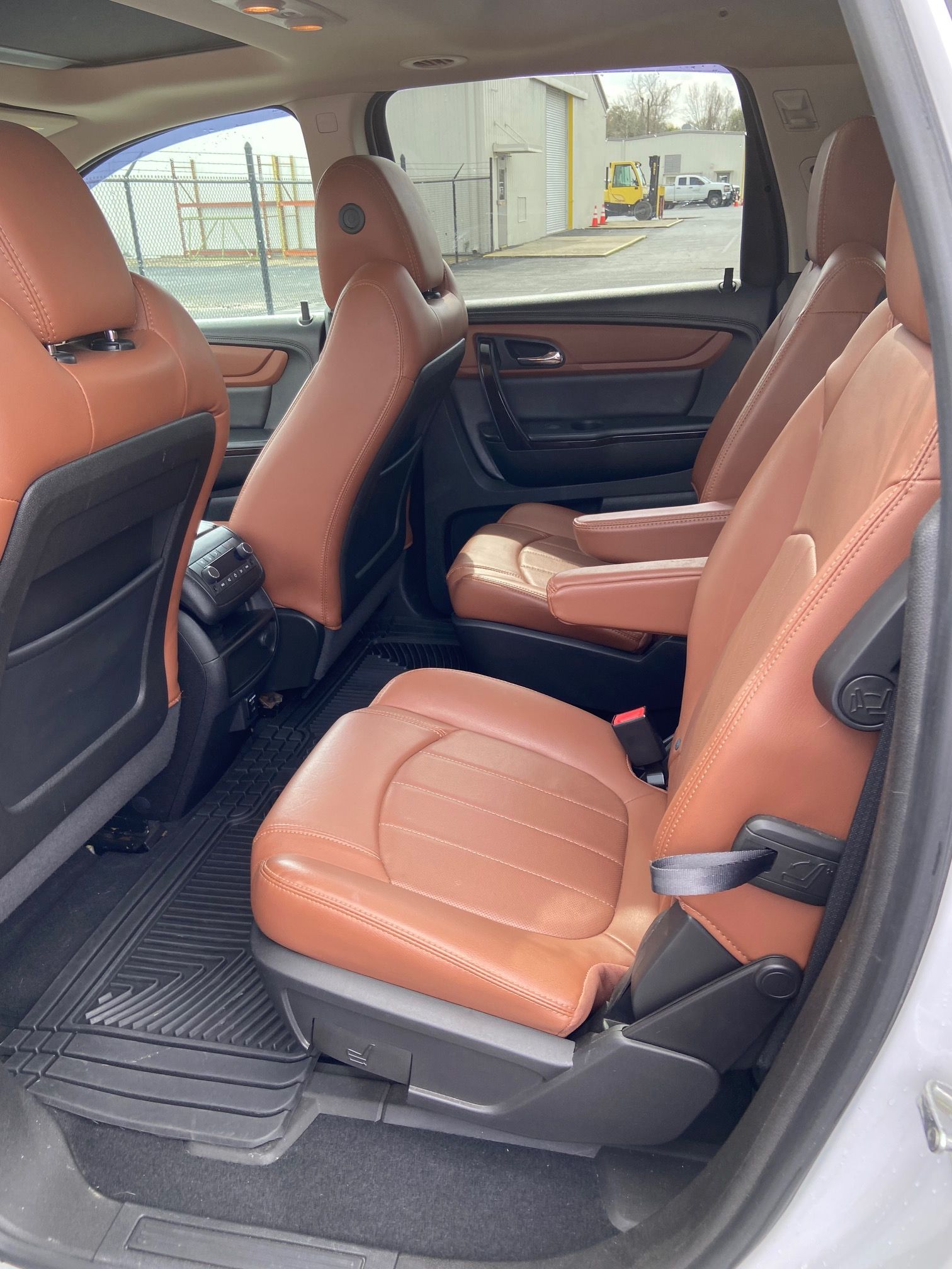 Used 2016 Chevrolet Traverse LTZ FWD image 6