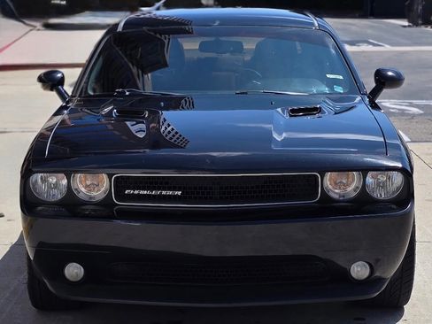 Used 2014 Dodge Challenger SXT RWD image 6