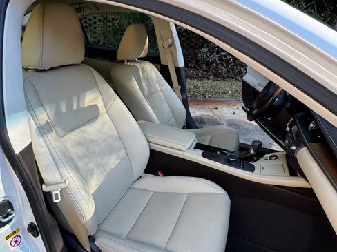 Used 2016 Lexus ES 300h 300h Sedan 4D image 10