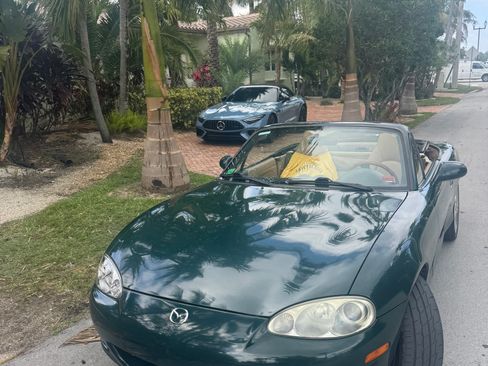 Used 2001 MAZDA MX-5 Miata LS image 2
