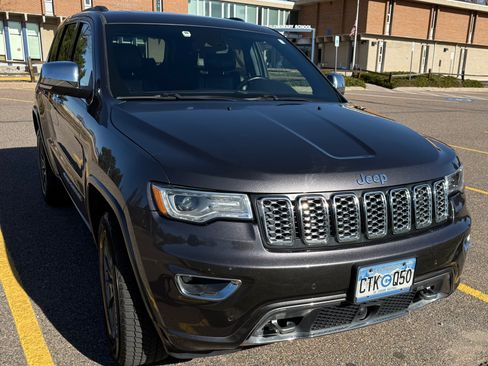 Used 2018 Jeep Grand Cherokee Overland image 2
