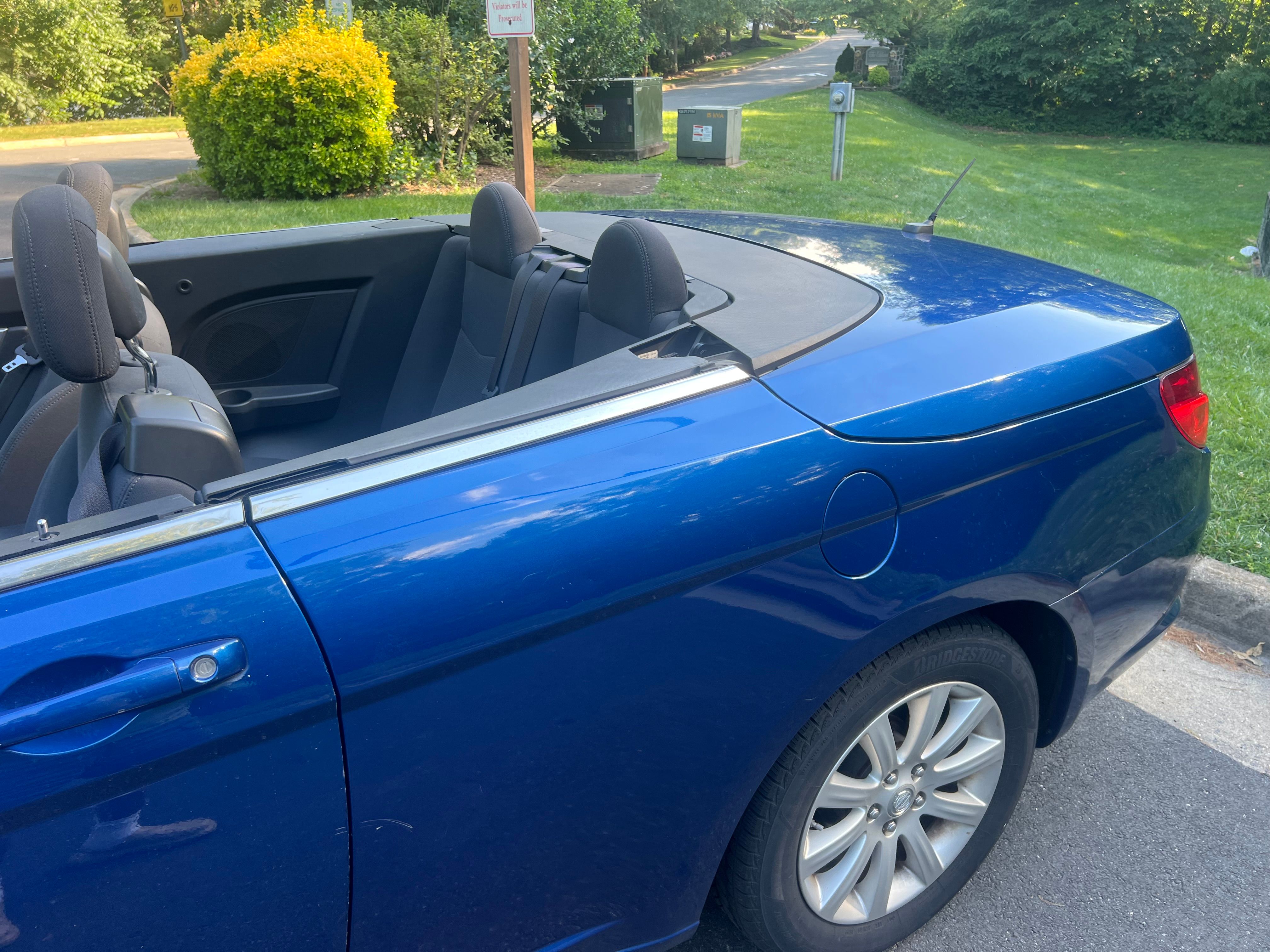 Used 2010 Chrysler Sebring Touring FWD image 5