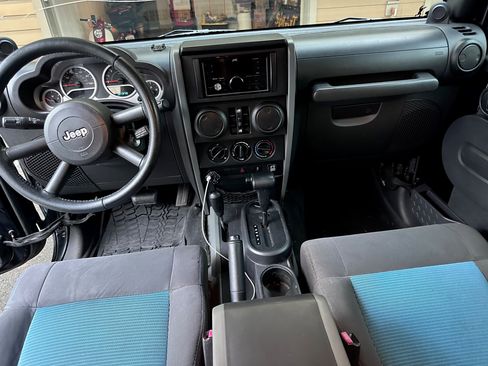 Used 2010 Jeep Wrangler Unlimited Sport image 13