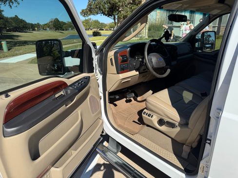 Used 2006 Ford F250 Lariat image 7