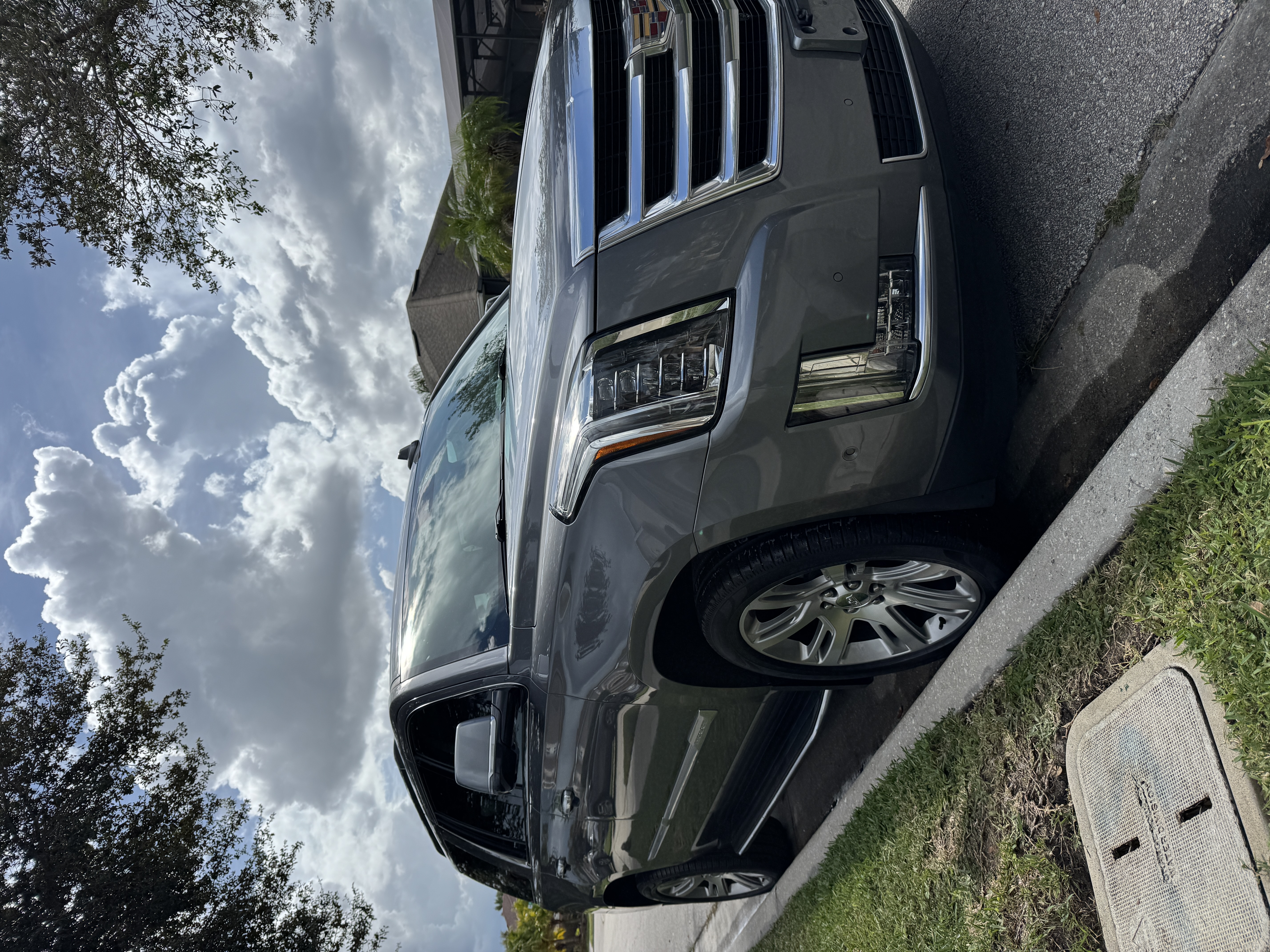 Used 2020 Cadillac Escalade Luxury AWD/4WD image 1