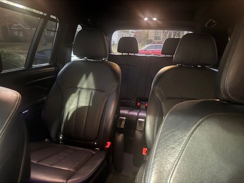 Used 2021 BMW X7 M50i w/ Luxury Seating Package image 7