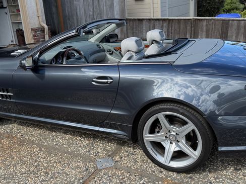 Used 2011 Mercedes-Benz SL 550 image 2