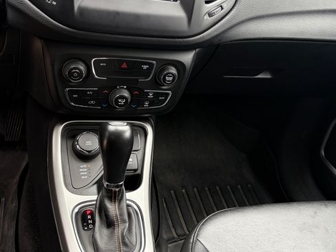 Used 2018 Jeep Compass Latitude w/ Popular Equipment Group image 14