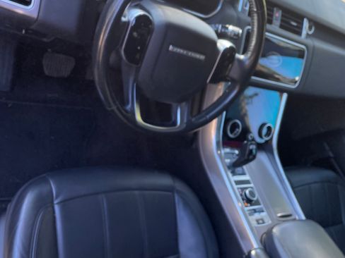 Used 2018 Land Rover Range Rover Sport HSE image 19