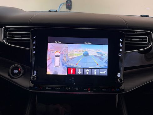 Used 2023 Jeep Wagoneer Series III w/ Rear Seat Video Group 1 image 4