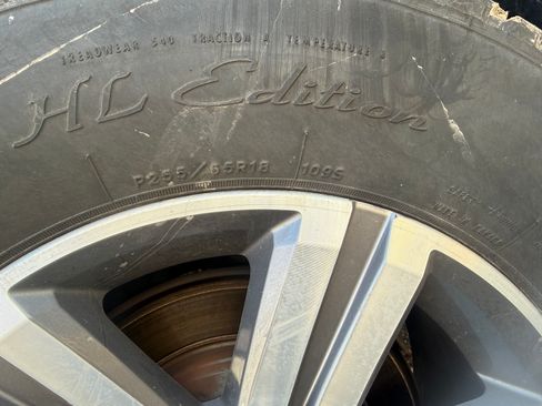 Used 2017 Chevrolet Traverse LT image 23