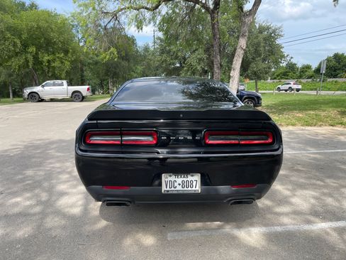 Used 2017 Dodge Challenger R/T RWD image 10