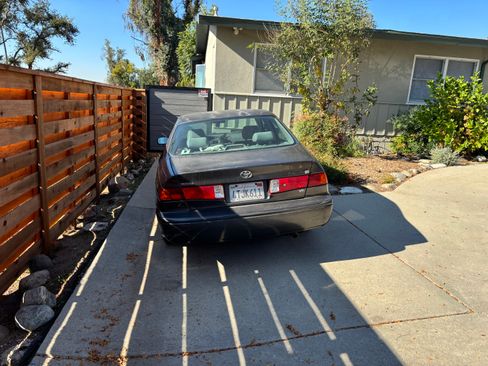 Used 2001 Toyota Camry XLE image 2