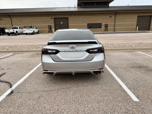 Used 2018 Toyota Camry SE image 5