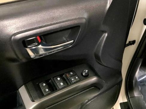 Used 2020 Toyota Tacoma TRD Off-Road w/ Technology Package image 9