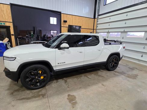 Used 2023 Rivian R1T Adventure image 1