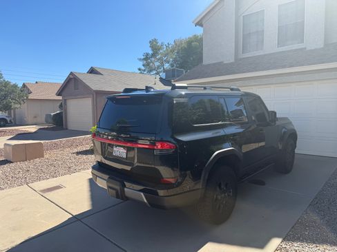 Used 2025 Lexus GX 550 image 2