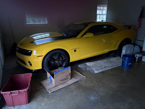 Used 2012 Chevrolet Camaro SS w/ Transformers 3 Edition RWD image 9