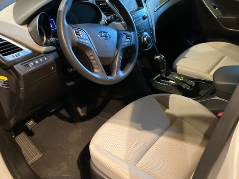 Used 2017 Hyundai Santa Fe SE image 5