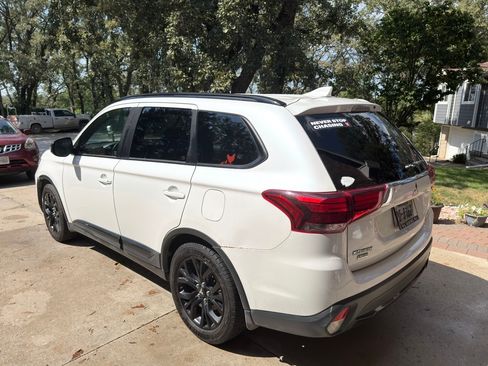 Used 2018 Mitsubishi Outlander LE FWD image 11