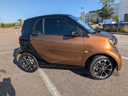 Used 2016 smart fortwo passion RWD image 6