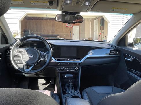 Used 2021 Kia Niro Touring image 9