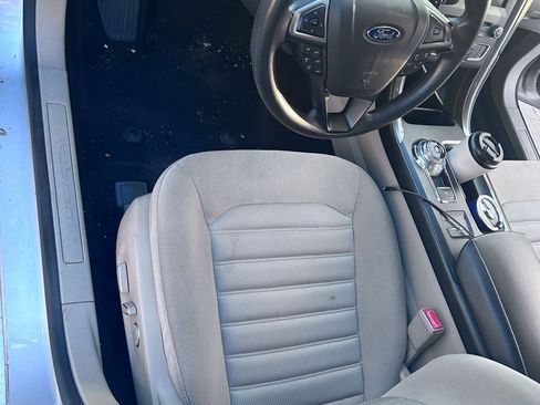 Used 2017 Ford Fusion SE w/ Fusion SE Technology Package image 11