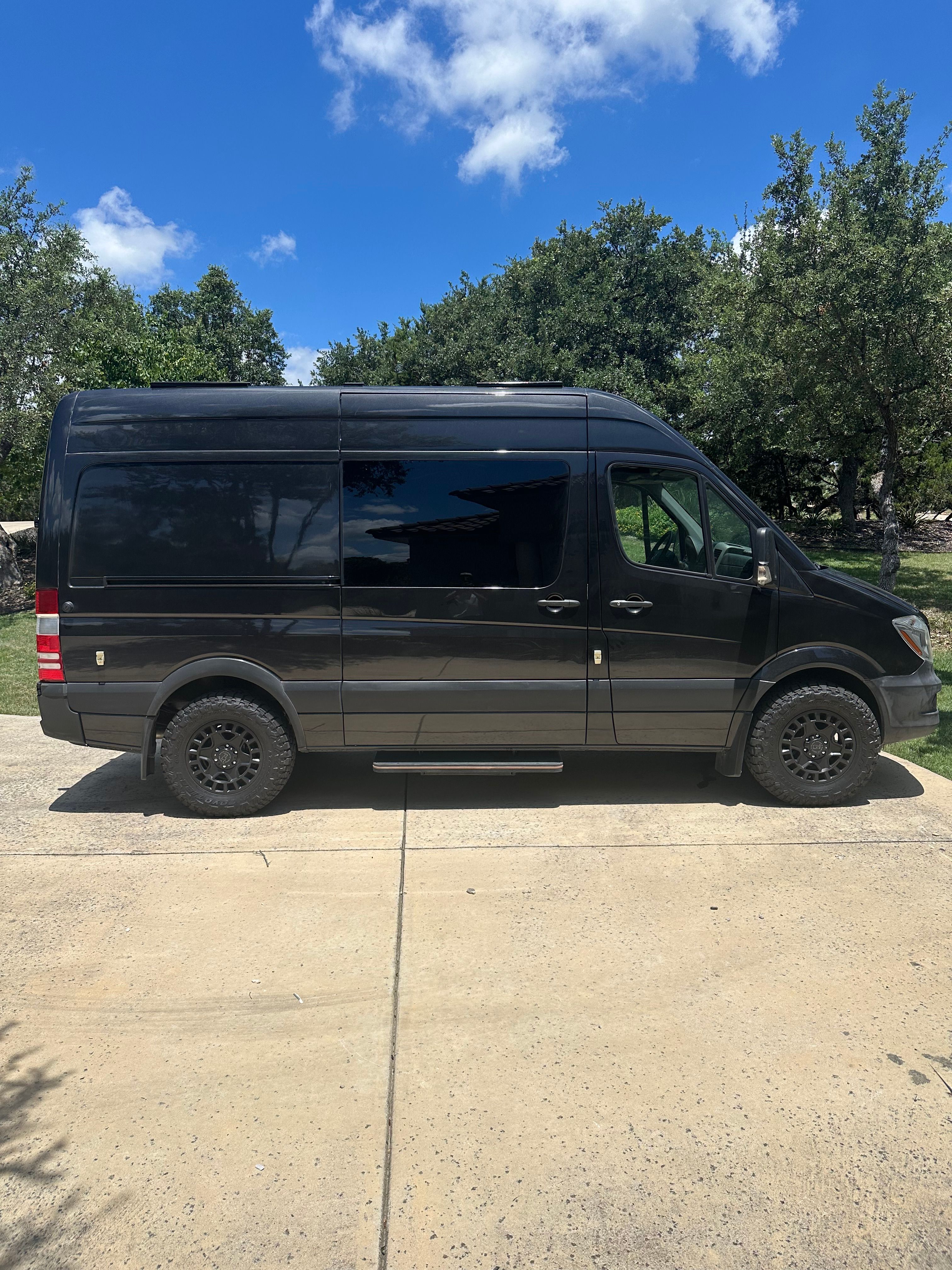 Used 2017 Mercedes-Benz Sprinter 2500 image 1