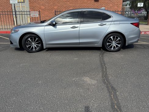 Used 2017 Acura TLX FWD image 2