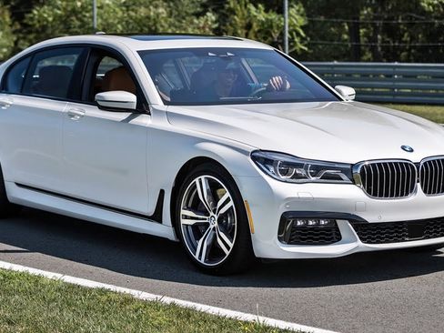 Used 2019 BMW 740i w/ M Sport Package image 1