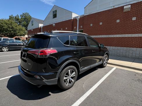 Used 2017 Toyota RAV4 XLE FWD image 9