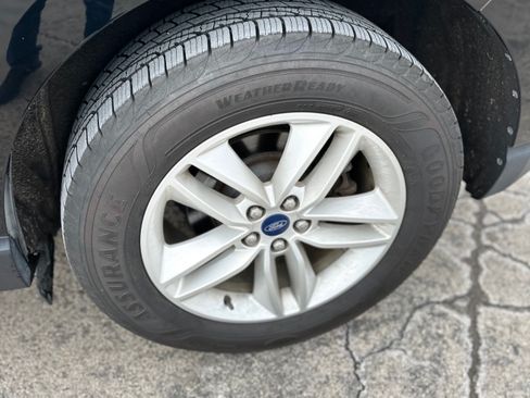 Used 2018 Ford Edge SEL image 5