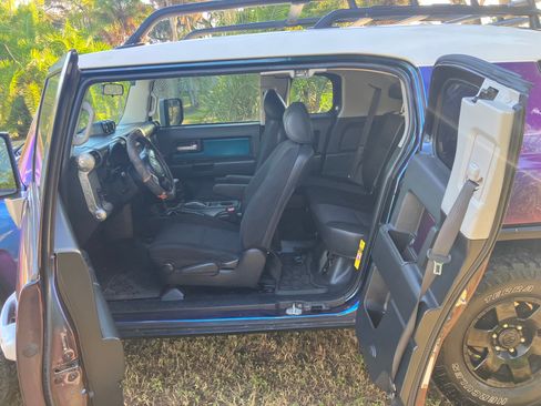 Used 2007 Toyota FJ Cruiser 4WD image 14