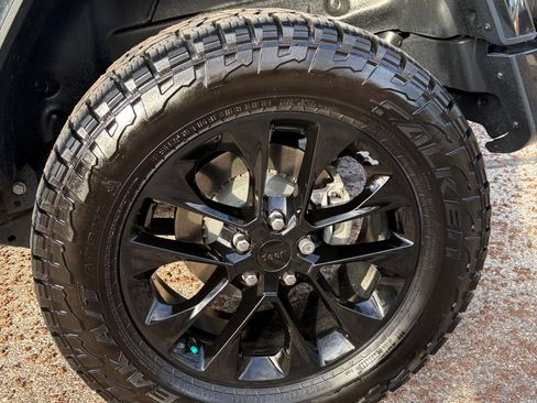 Used 2023 Jeep Wrangler Unlimited Sahara image 17