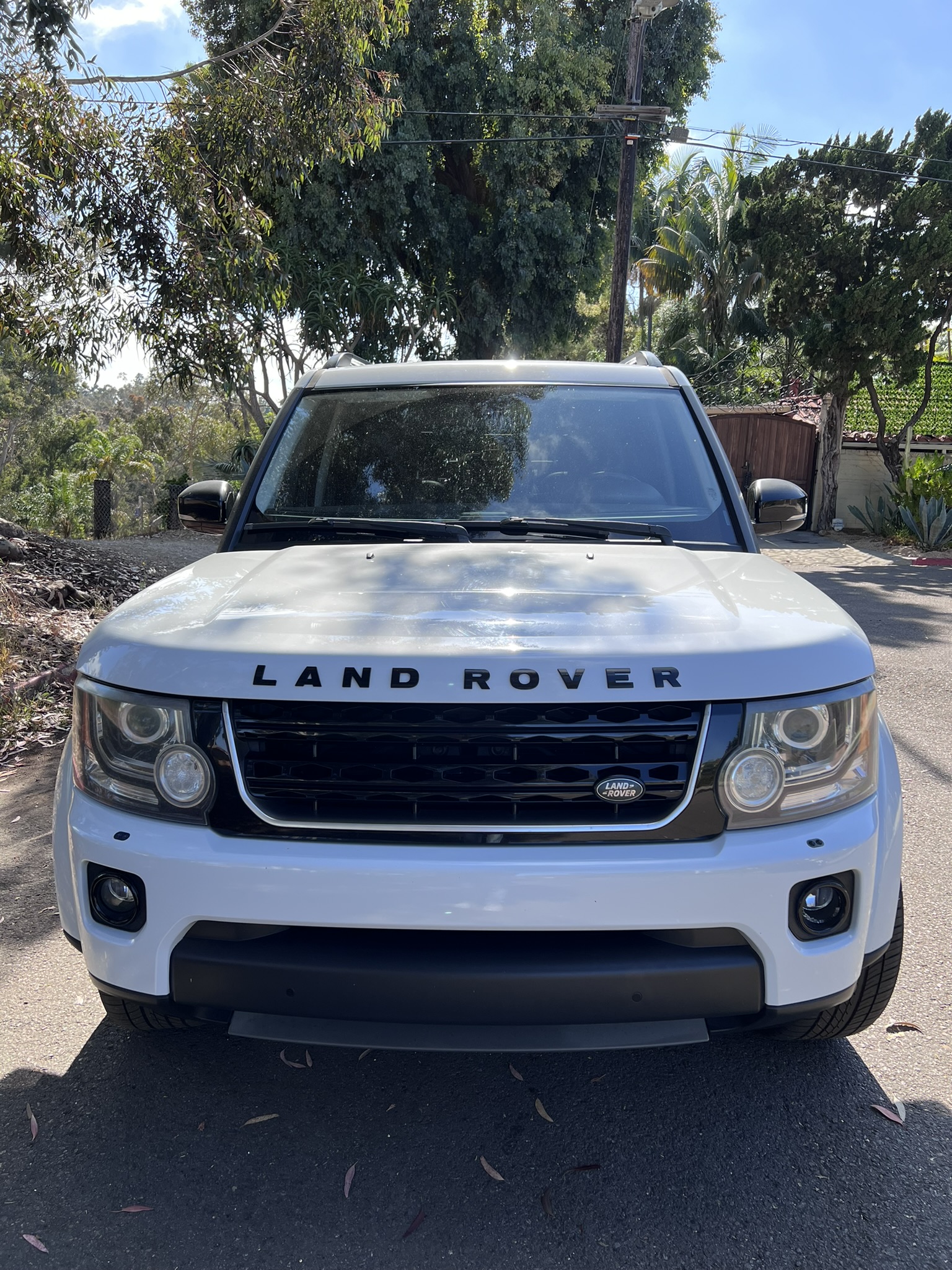 Used 2016 Land Rover LR4 HSE Silver Edition AWD/4WD image 2