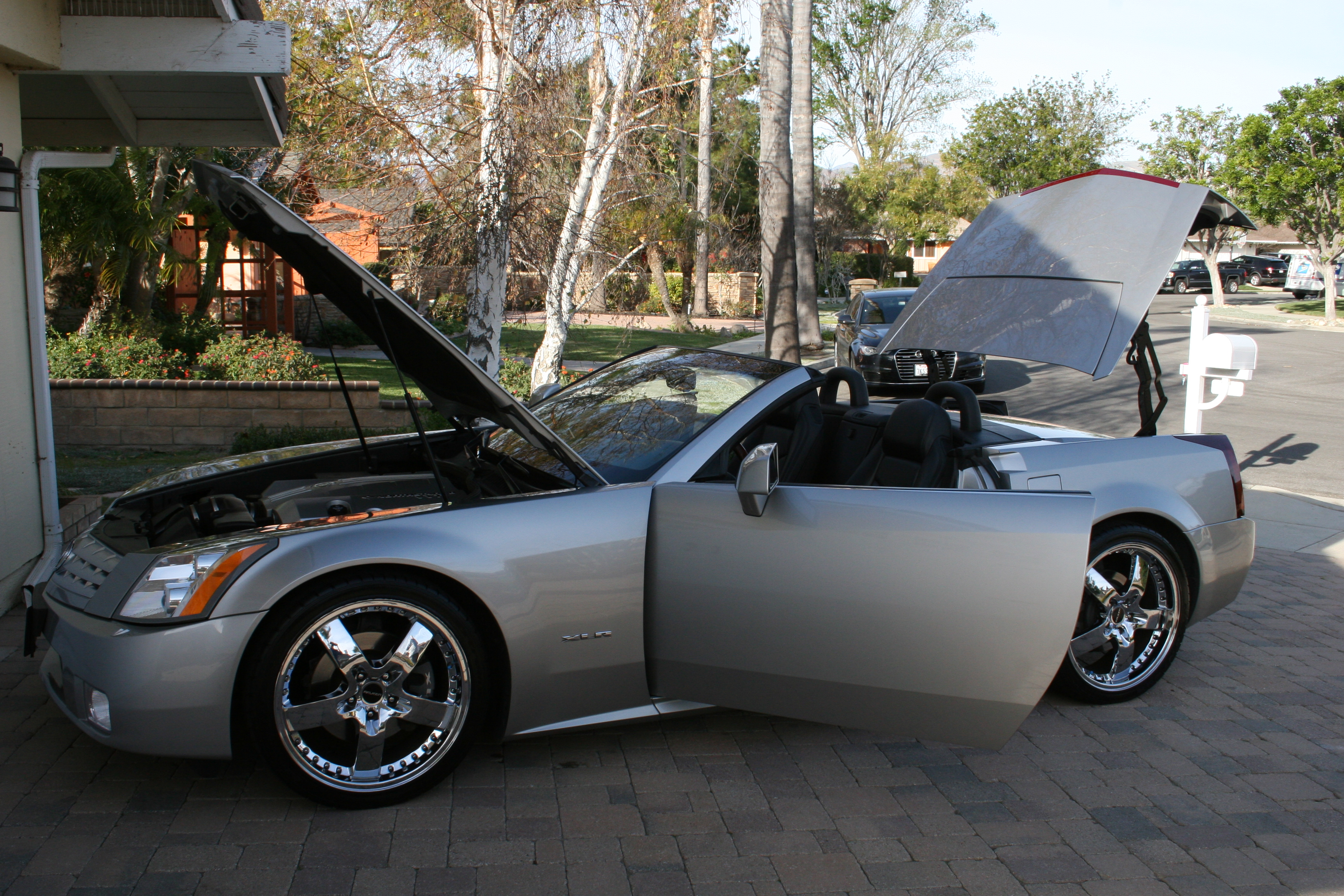 Used 2006 Cadillac XLR RWD image 4