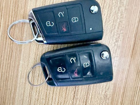 Used 2016 Volkswagen Golf S image 15