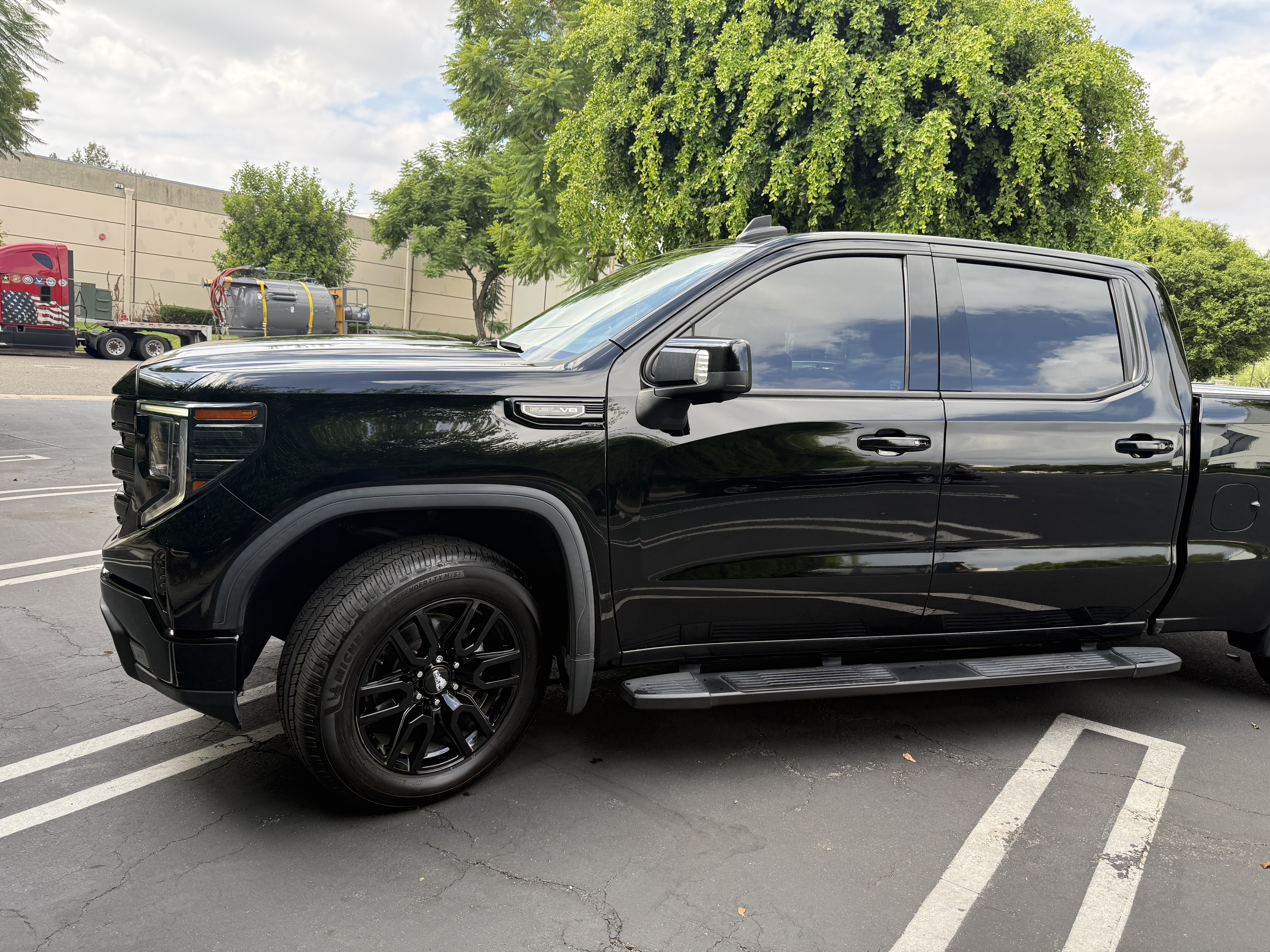 Used 2022 GMC Sierra 1500 Elevation w/ Elevation Premium Package AWD/4WD image 11