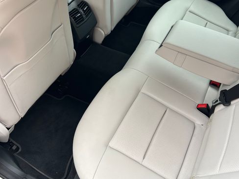 Used 2014 Mercedes-Benz E 350 4MATIC Wagon image 9