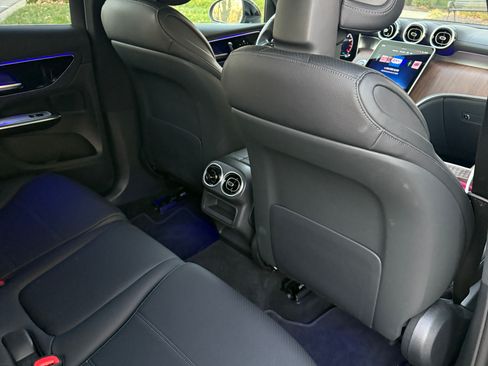 Used 2025 Mercedes-Benz GLC 300 4MATIC image 9