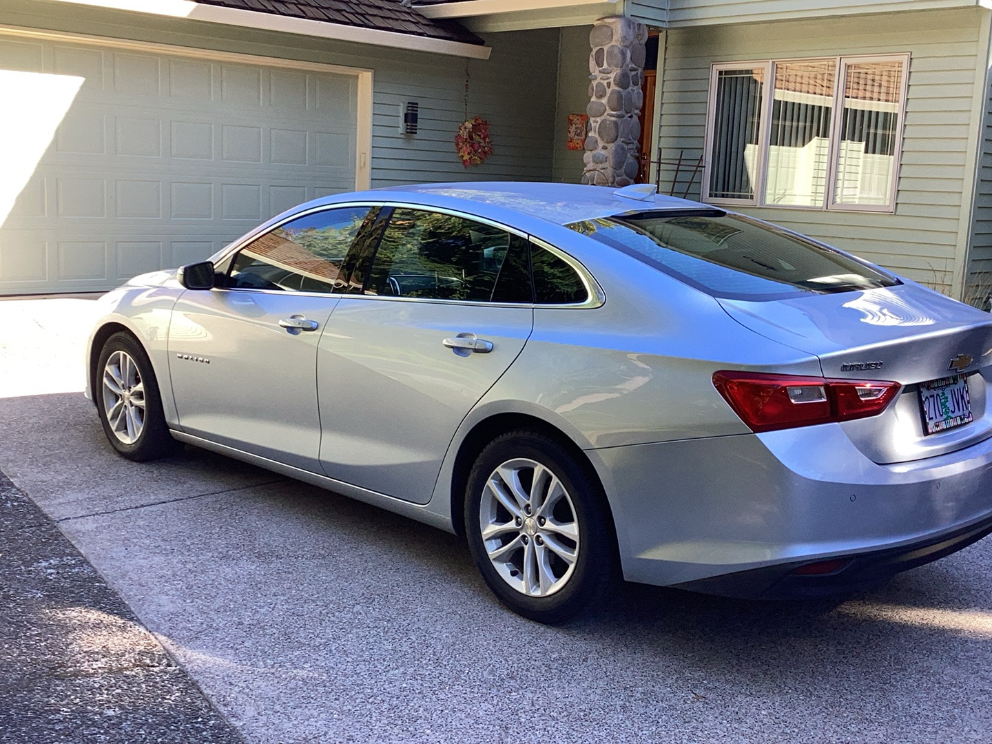 Used 2017 Chevrolet Malibu LT w/ Leather Package FWD image 1