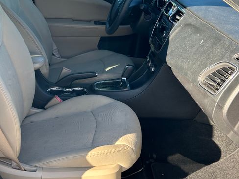 Used 2013 Chrysler 200 LX image 8