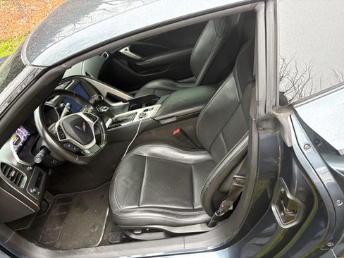 Used 2019 Chevrolet Corvette Stingray Coupe w/ 1LT image 21