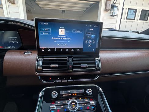 Used 2023 Lincoln Navigator Reserve image 26