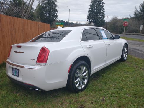 Used 2015 Chrysler 300 Limited w/ 300 Premium Group image 6
