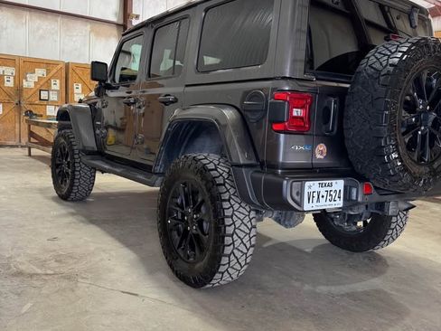 Used 2021 Jeep Wrangler Unlimited Sahara w/ Cold Weather Group image 4