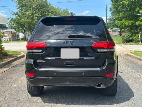 Used 2020 Jeep Grand Cherokee Altitude RWD image 10