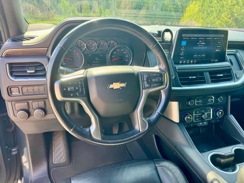 Used 2021 Chevrolet Suburban LT RWD image 11