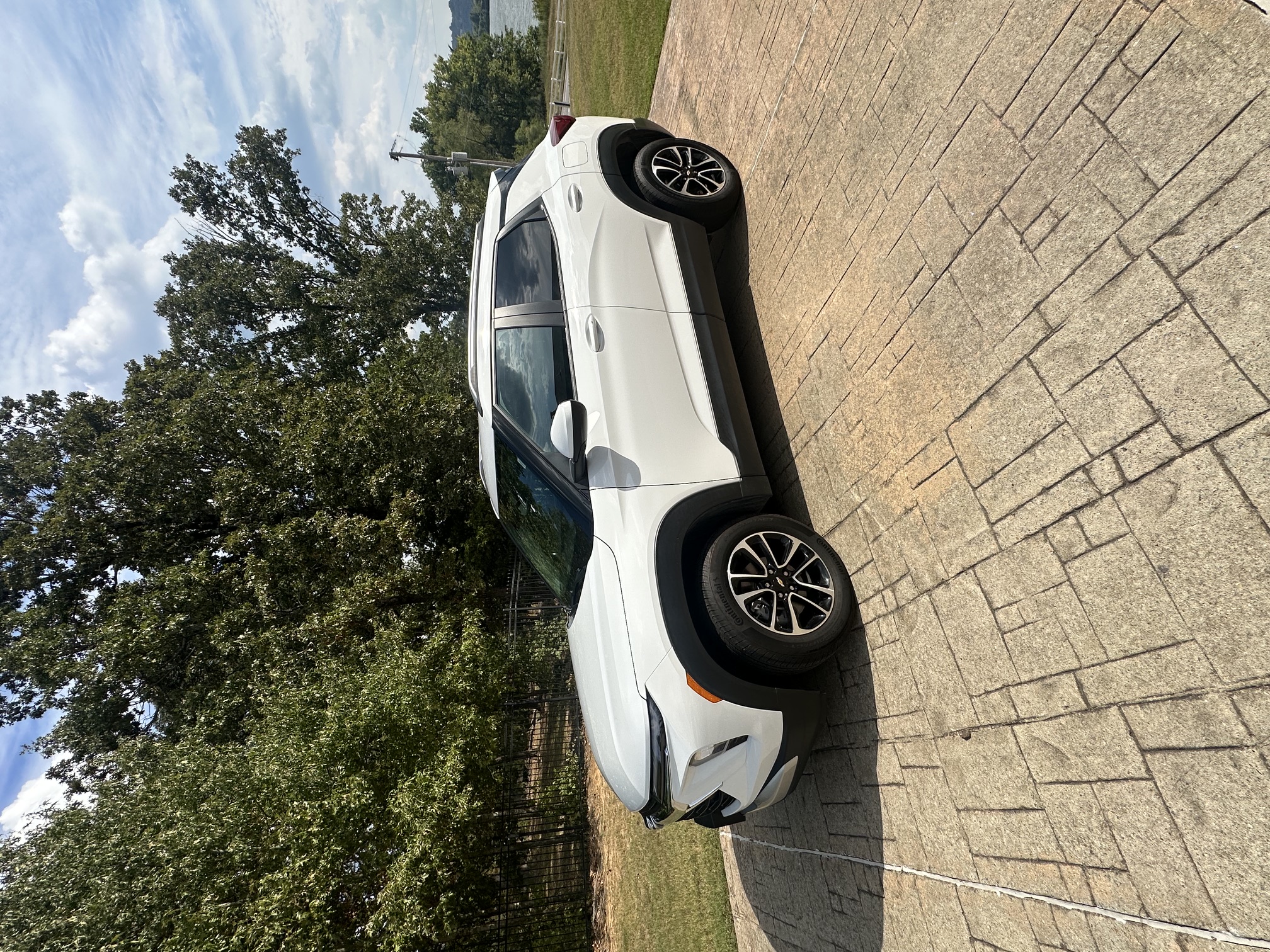 Used 2025 Chevrolet TrailBlazer LT AWD/4WD image 2